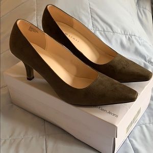 Karen Scott heels, grey-green suede